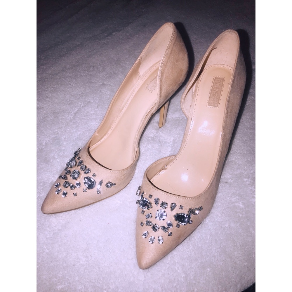 SALE‼️  LIKE NEW Tan Jeweled Heels